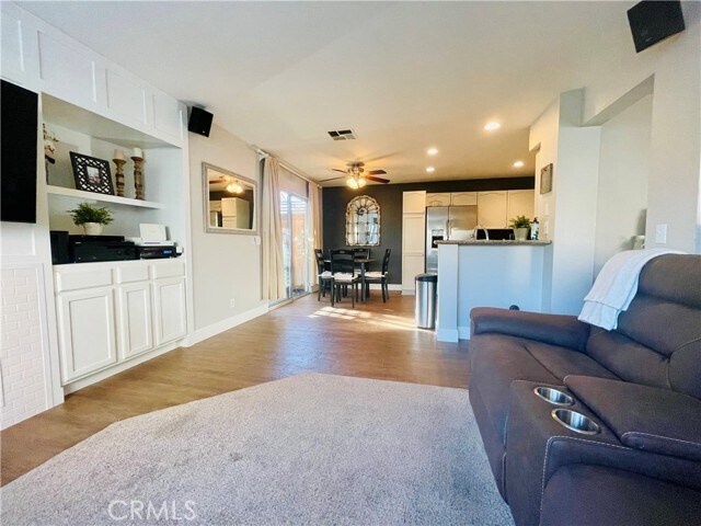 Foto del edificio - 924 Primrose Ln