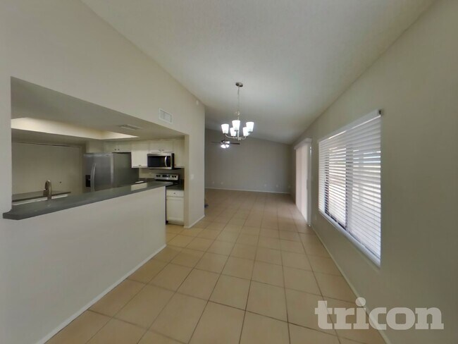 Foto del edificio - 7631 W Cheryl Dr