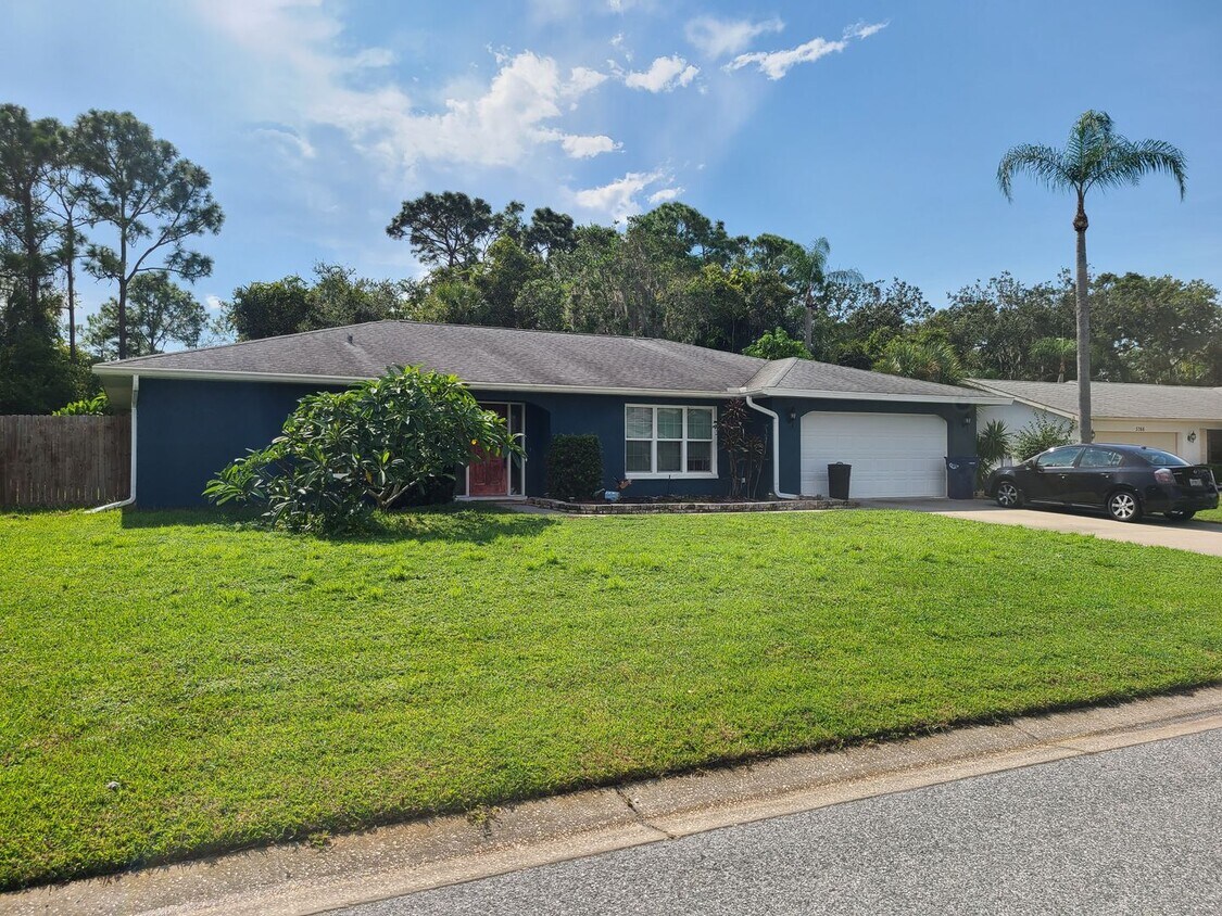 Foto principal - 3 bedroom home for Annual Rent
