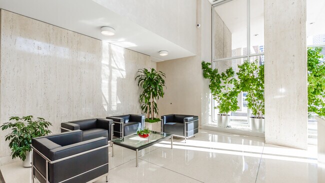 Foto del edificio - 70 W Burton Pl