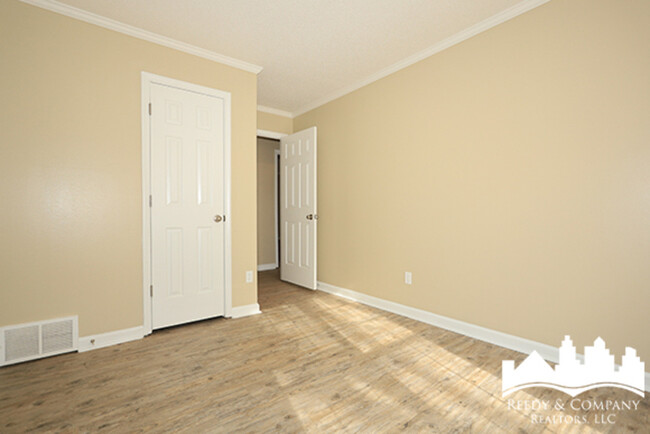 Building Photo - 6718 Bent Tree Ave