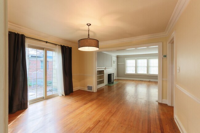 Foto del edificio - Spacious & Updated in Brookside! ALL appliances included!