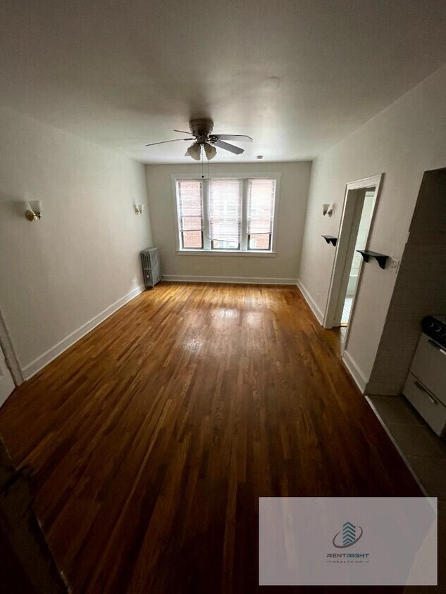 Foto principal - 4915 W Belle Plaine Ave