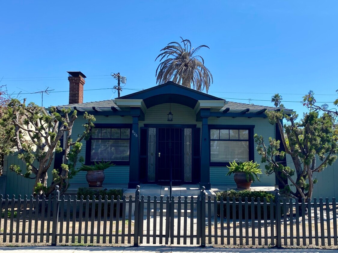 Single Family Home - 606 Boccaccio Ave