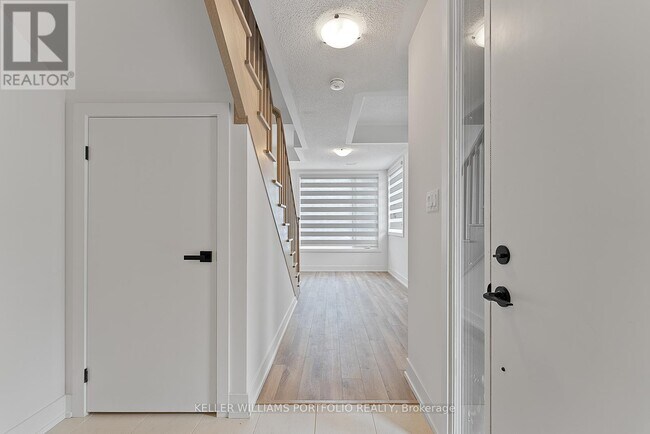 Building Photo - 1410 Courtleigh Trl