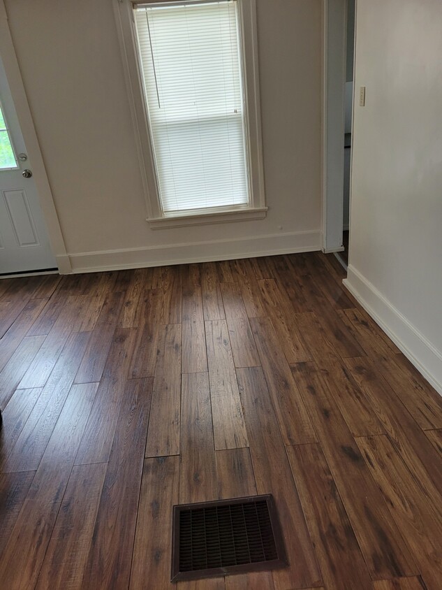 Foto principal - 884 Elmwood Ave