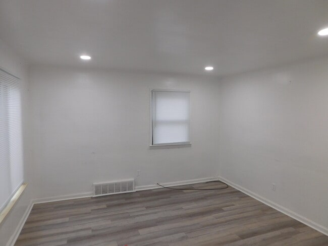 Building Photo - 6490 Stahelin Ave