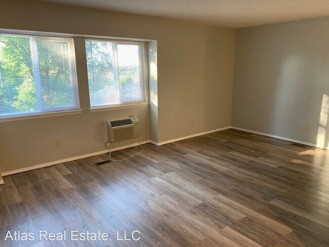 Building Photo - 506-534 Comanche Village Dr