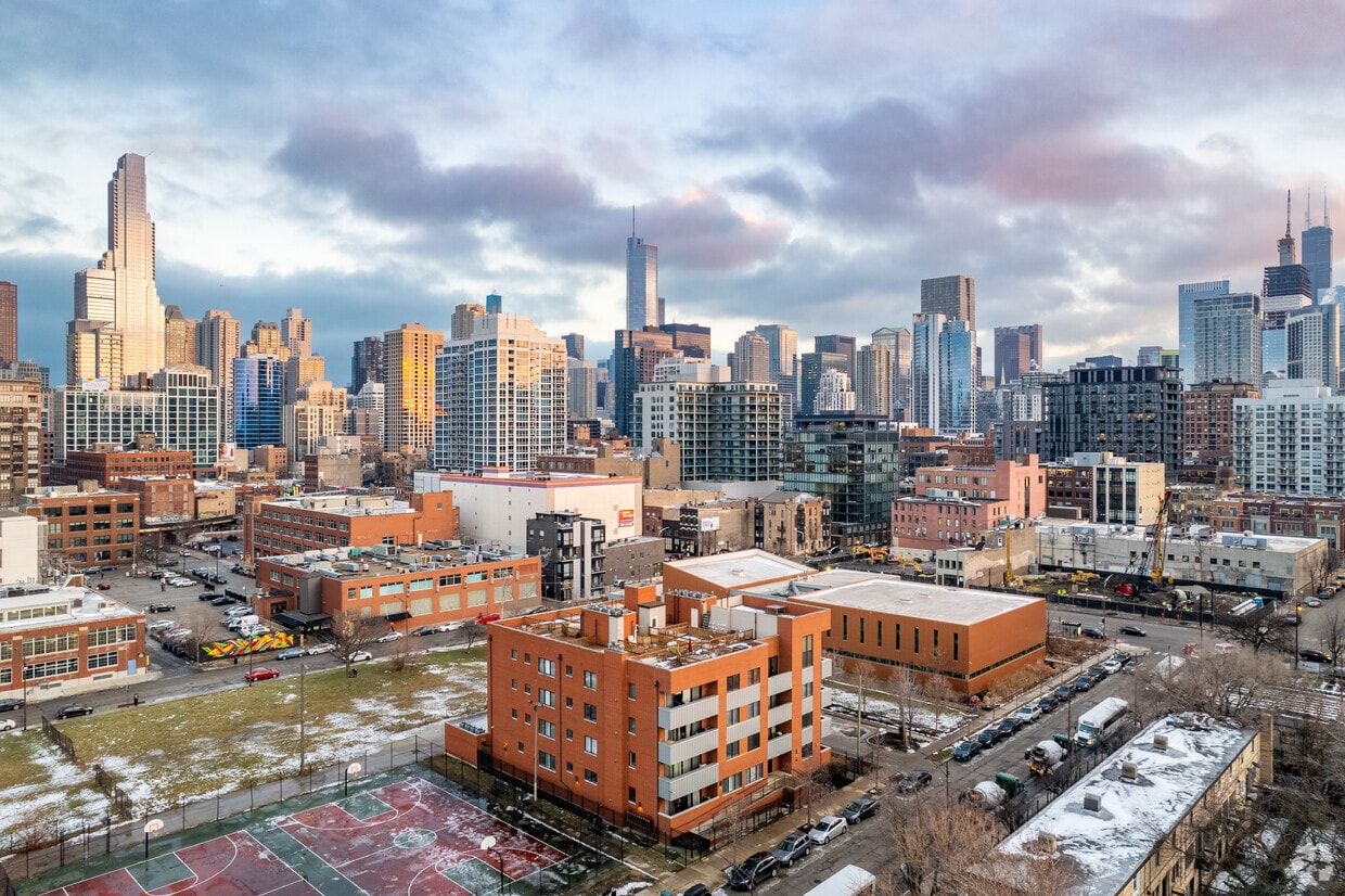 Aerial Photo - 825 N Hudson Ave