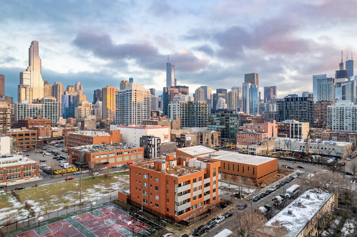 Foto aérea - 825 N Hudson Ave