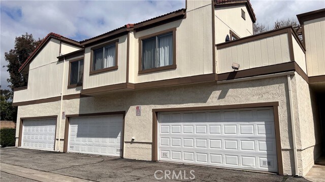 Building Photo - 1206 S Cypress Ave
