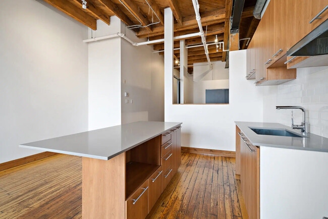 Building Photo - 1896 Av D'orléans