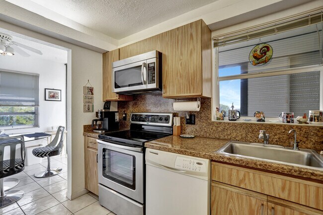 Foto del edificio - 3485 Environ Blvd