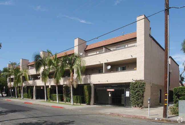 Cantebury Square - Canterbury Square Apartments