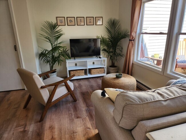 Foto del edificio - 815 E Curtis Ave