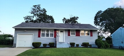 Building Photo - 489 University Blvd