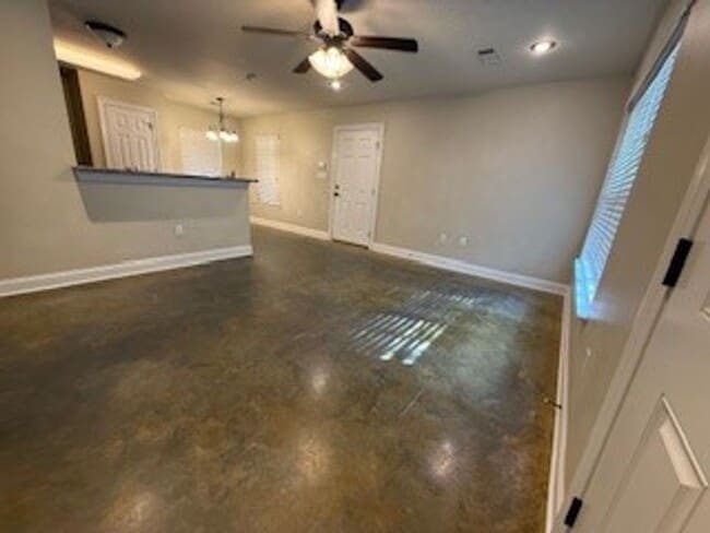 Building Photo - Country side home