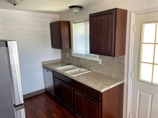 Kitchen - 417 S 66th Ave