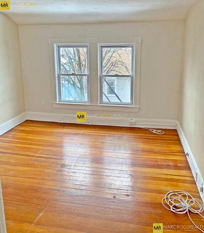 Building Photo - 28 Richardson St