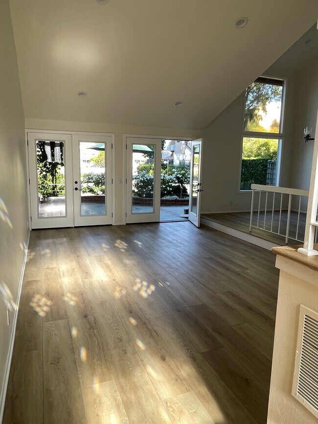 Building Photo - 4648 Park Mirasol