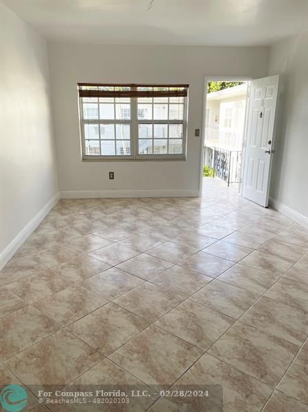 Building Photo - 555 SW 16th Ave