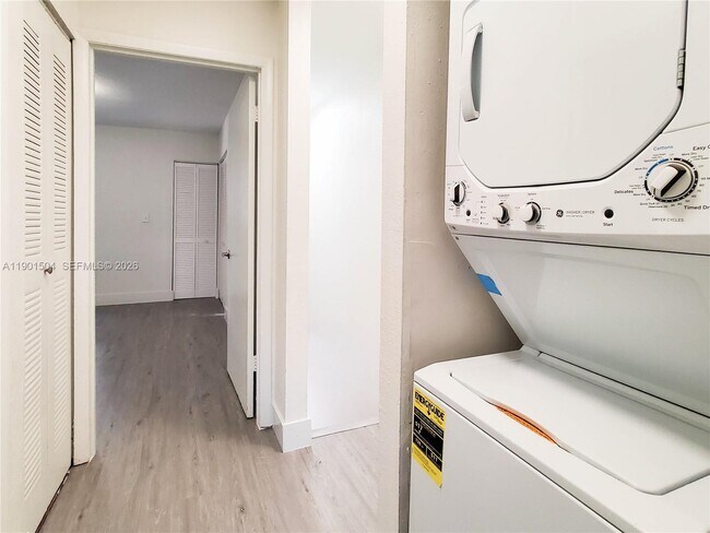 Foto del edificio - 1901 NW S River Dr