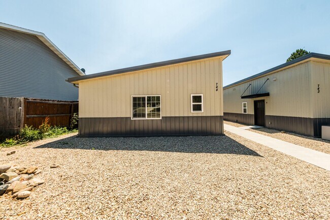 Foto del edificio - 744 E Loucks St