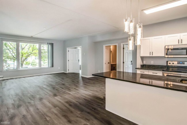 Building Photo - 4 br, 3 bath  - 316 Beakes St 2