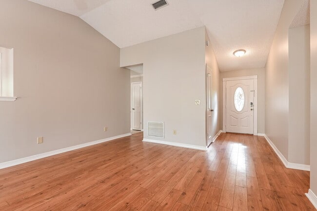 Foto del edificio - 3016 Bridgeview Dr