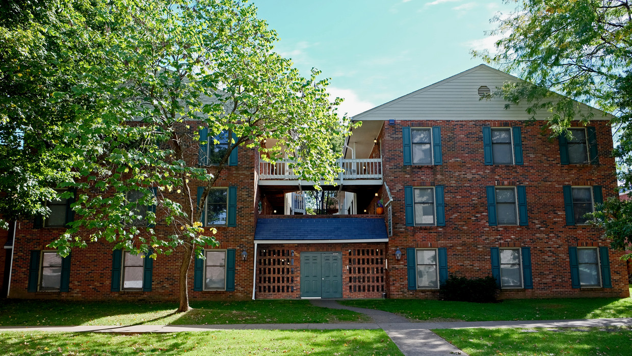 Primary Photo - Greentree Apartments - Spicetree Building