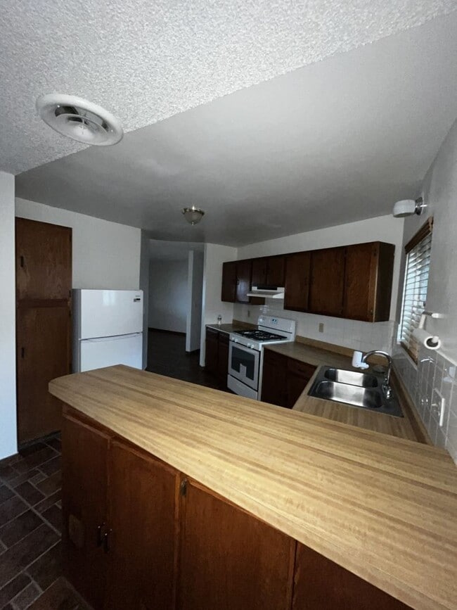 Building Photo - AVAILABLE NOW $200 off First Month Rent