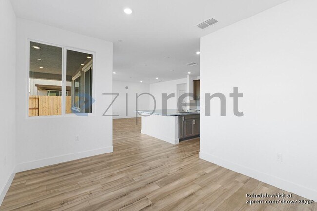 Building Photo - 4401 Hawkfinch Cir