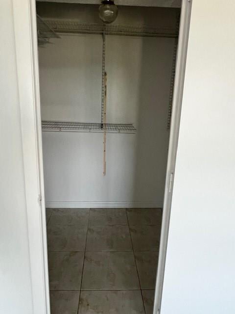 Building Photo - 4164 Inverrary Dr