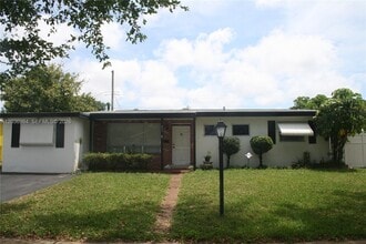 Building Photo - 621 SW 64th Way