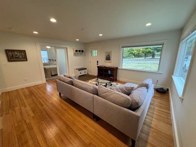 Foto del edificio - Charming Short Term Rental - 1-6 Month Lease