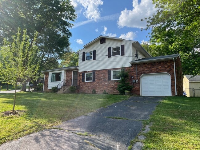 Building Photo - 232 Shawn Dr