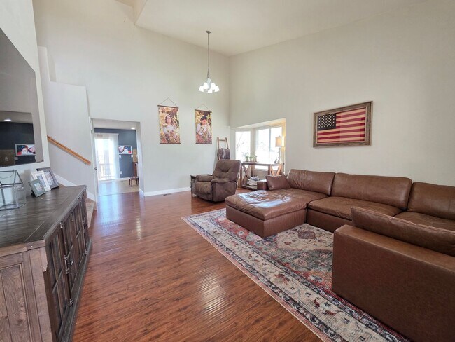 Foto del edificio - 8807 Silver Glen Dr