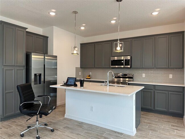 Foto del edificio - 7399 Mezzano Ln