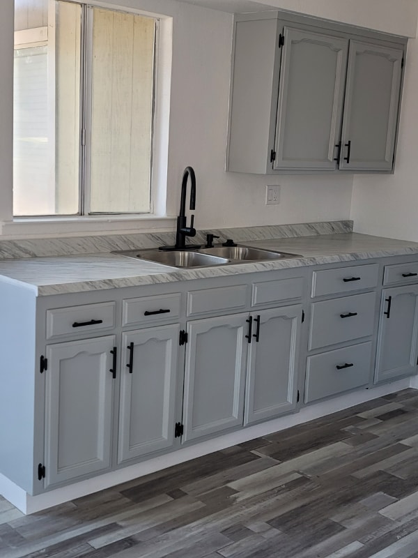 Building Photo - 830 N Ferger Ave