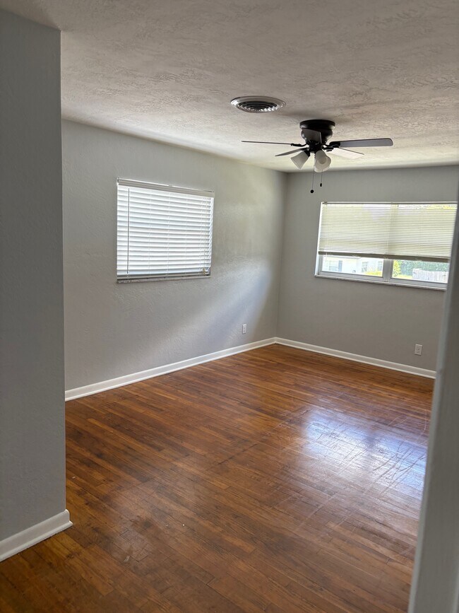 Foto del edificio - 1720 Country Ln