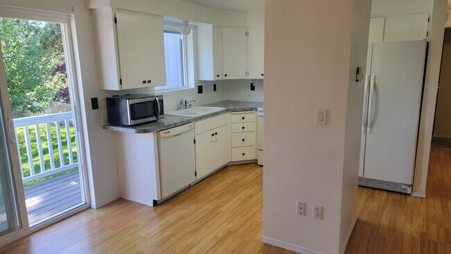 Foto del edificio - 4 Bedroom South Hill Home With Detached Ga...