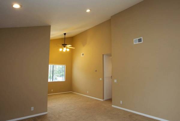 Building Photo - 245 Mesa Dr