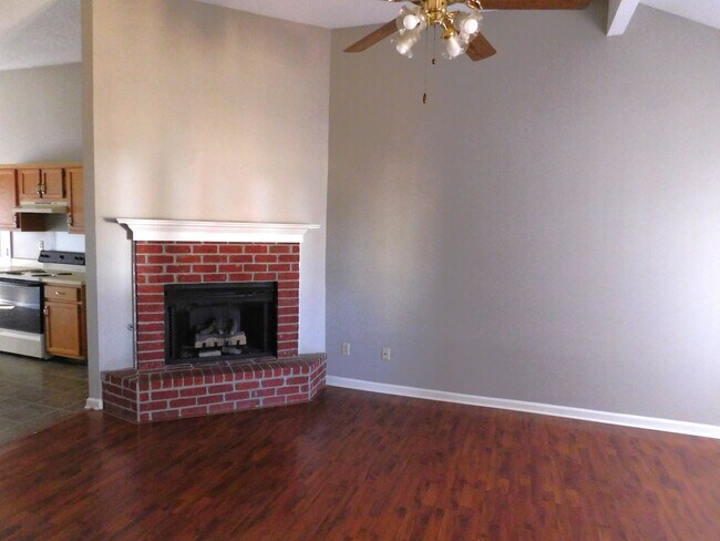 Building Photo - 6434 Shadow Oaks Cove Horn Lake, MS