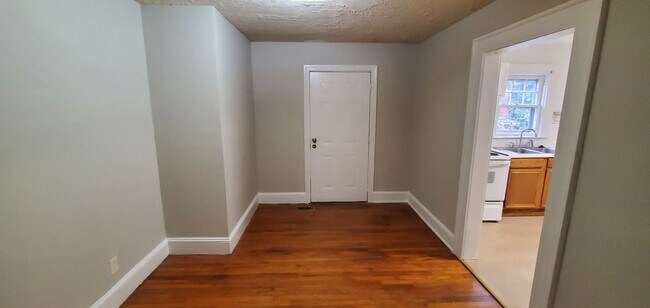Foto del edificio - 2407 Spring Garden St