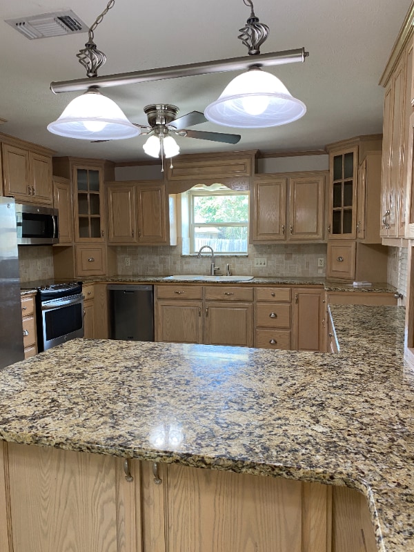Building Photo - 6014 Castle Oaks