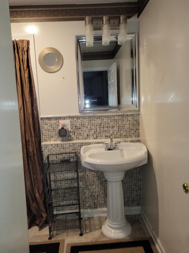 Bathroom - 928 Shepard Ave