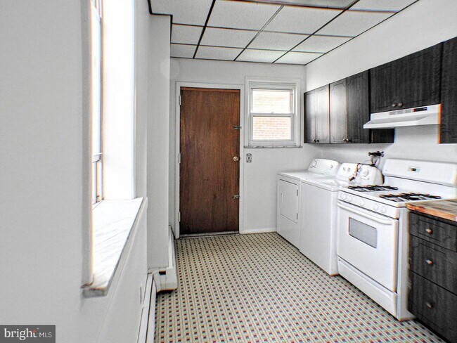 Foto del edificio - 1325 W Porter St