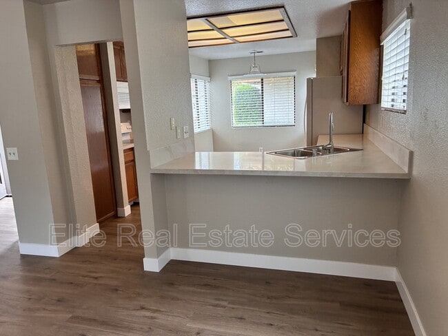 Building Photo - 4582 Villas Dr
