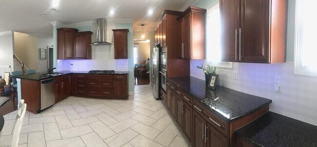 Foto del edificio - 6328 Kit Creek Rd