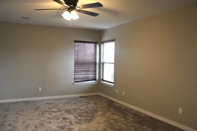 Foto del edificio - 5250 Corbett Dr